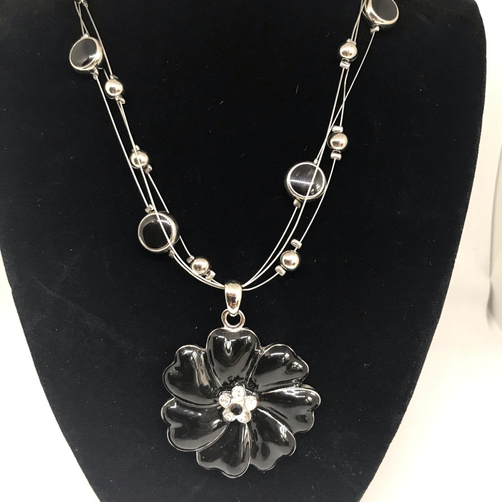 New York Company necklace w/ black flower